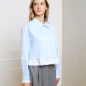 Preview: Kurze Bluse mit Lochspitze in Hellblau und Weiß