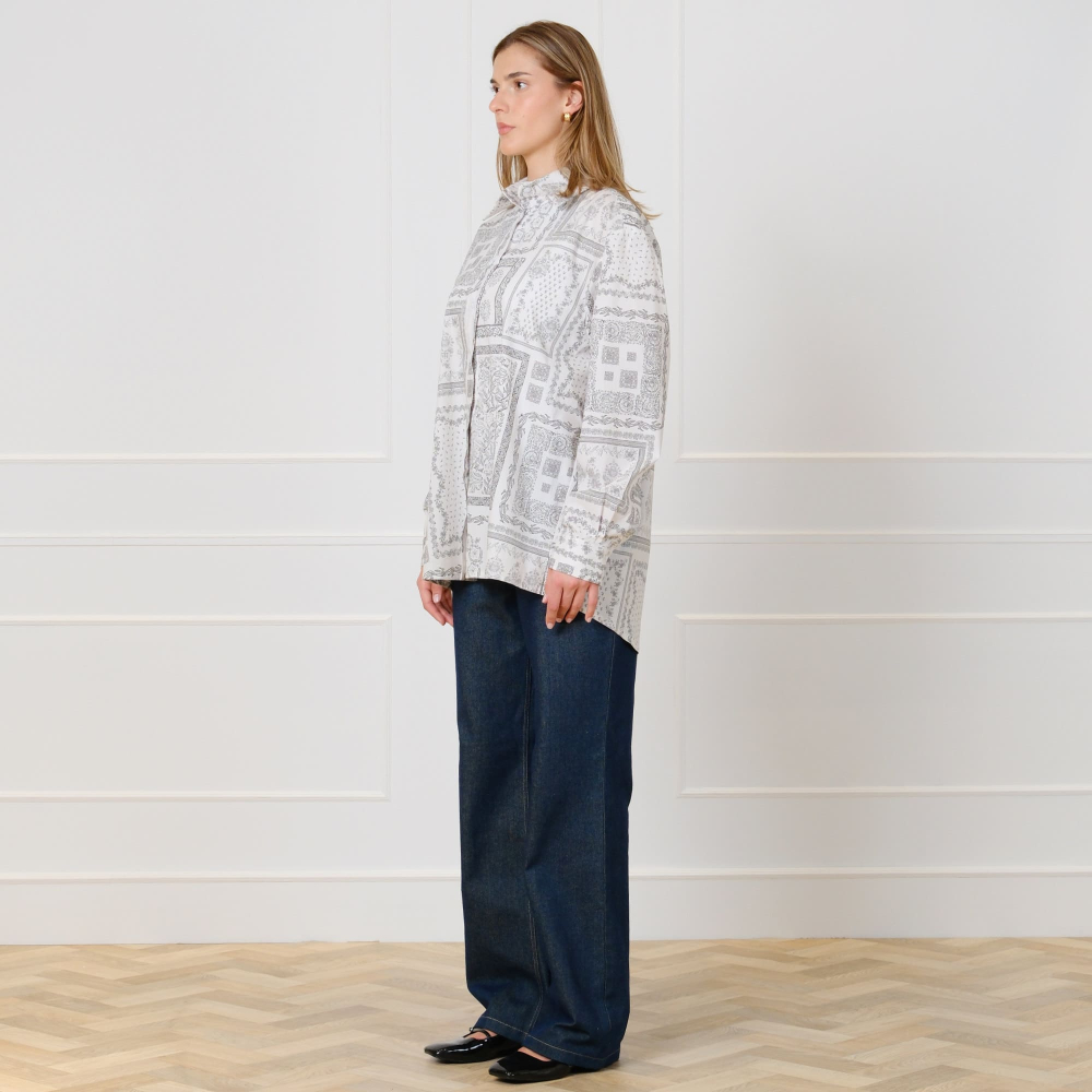 Preview: Oversize-Bluse mit Ornamentmuster in Offwhite und Grau