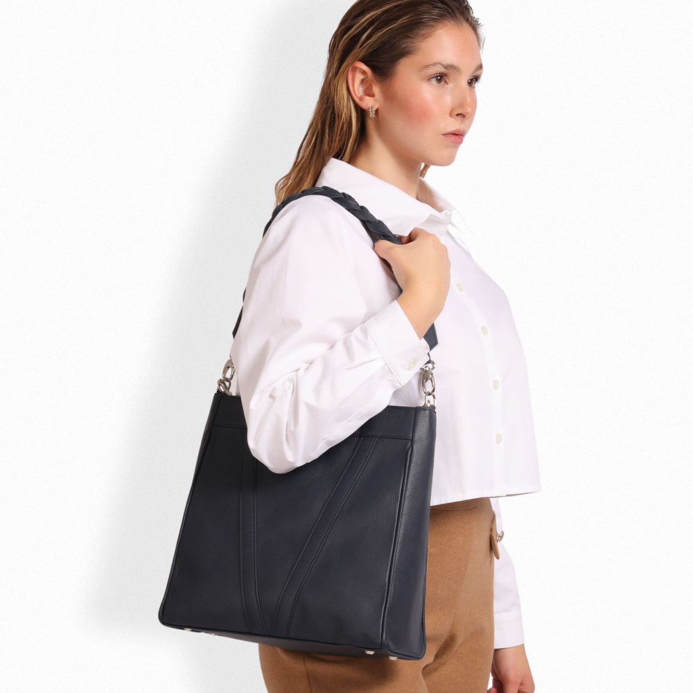 Shopper mit Magnetverschluss aus Kalbsleder Dunkelblau