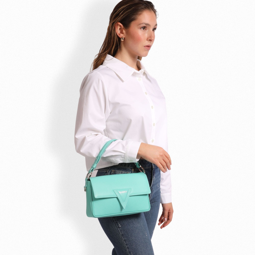 Schultertasche aus genarbtem Kalbsleder türkis