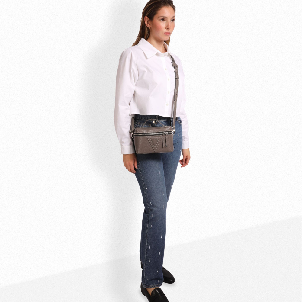 Shoulder bag made of taupe calfskin leather