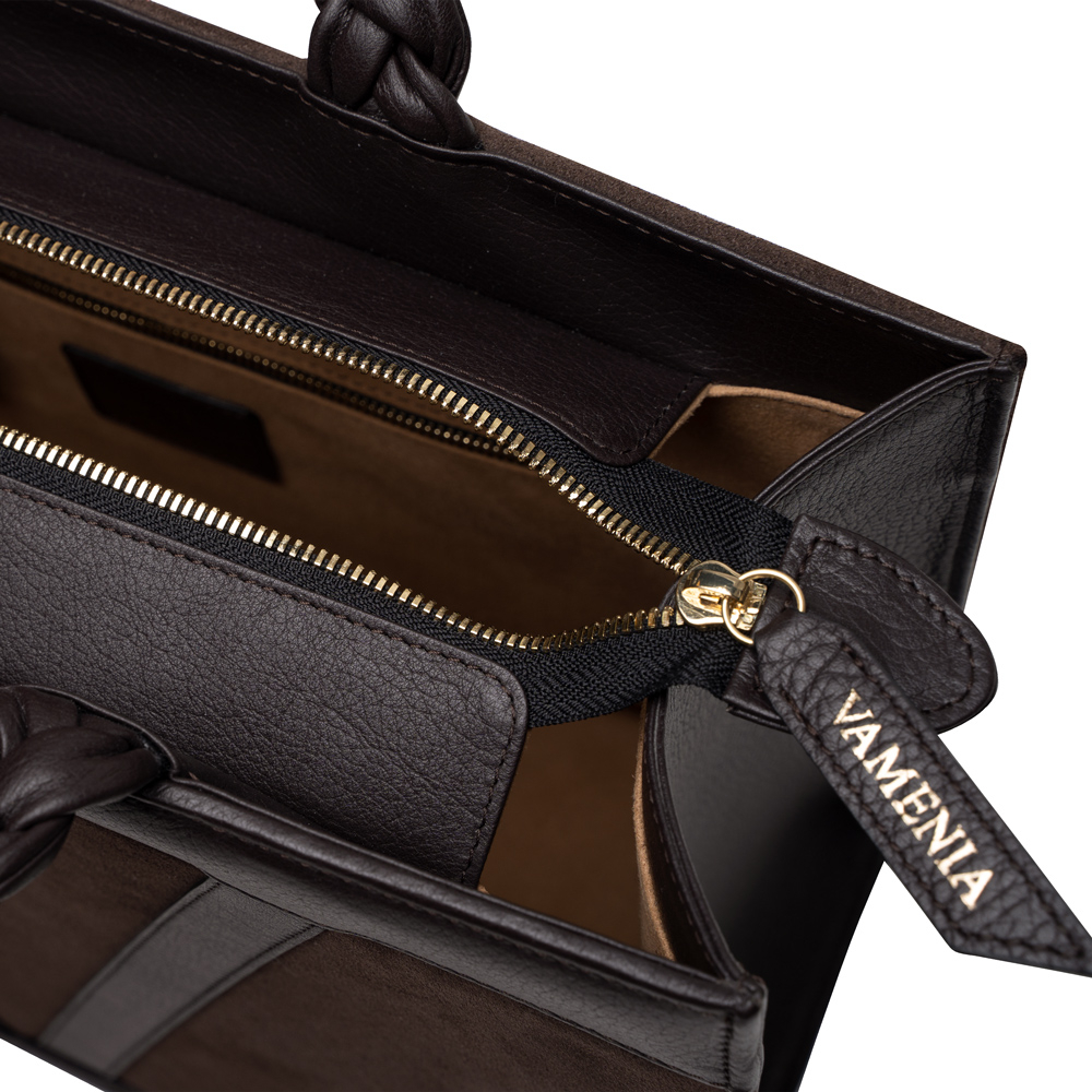 Handtasche aus Wildleder mit geflochtenen Henkeln dunkelbraun