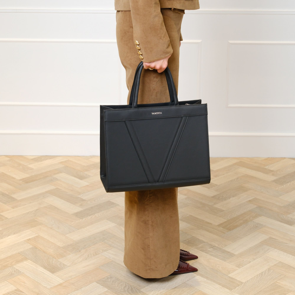 Handtasche aus glattem Kalbsleder Schwarz