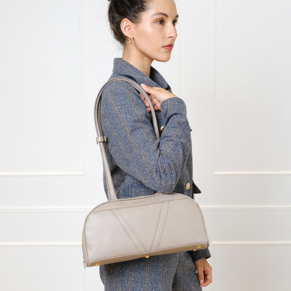 Schultertasche aus Saffiano Leder Greige