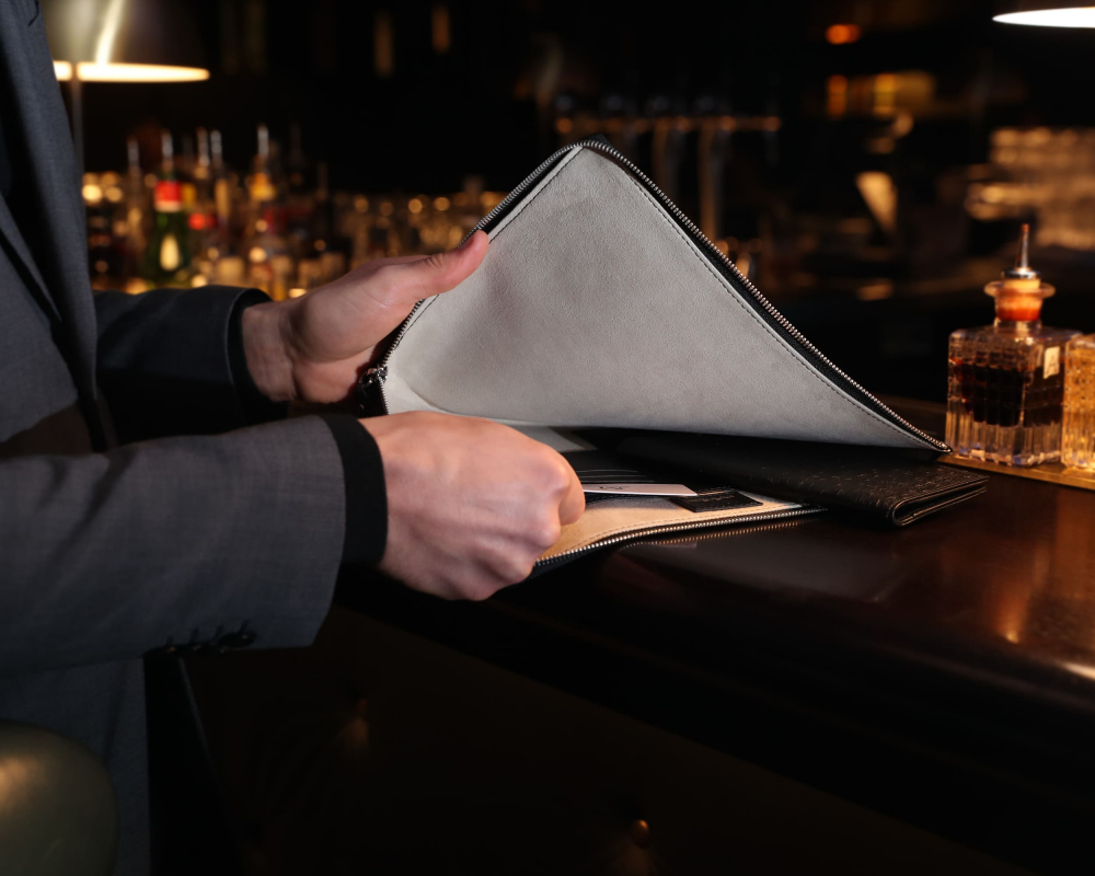 Pochette aus Kalbsleder in Prägung 5 cc -NOX-  