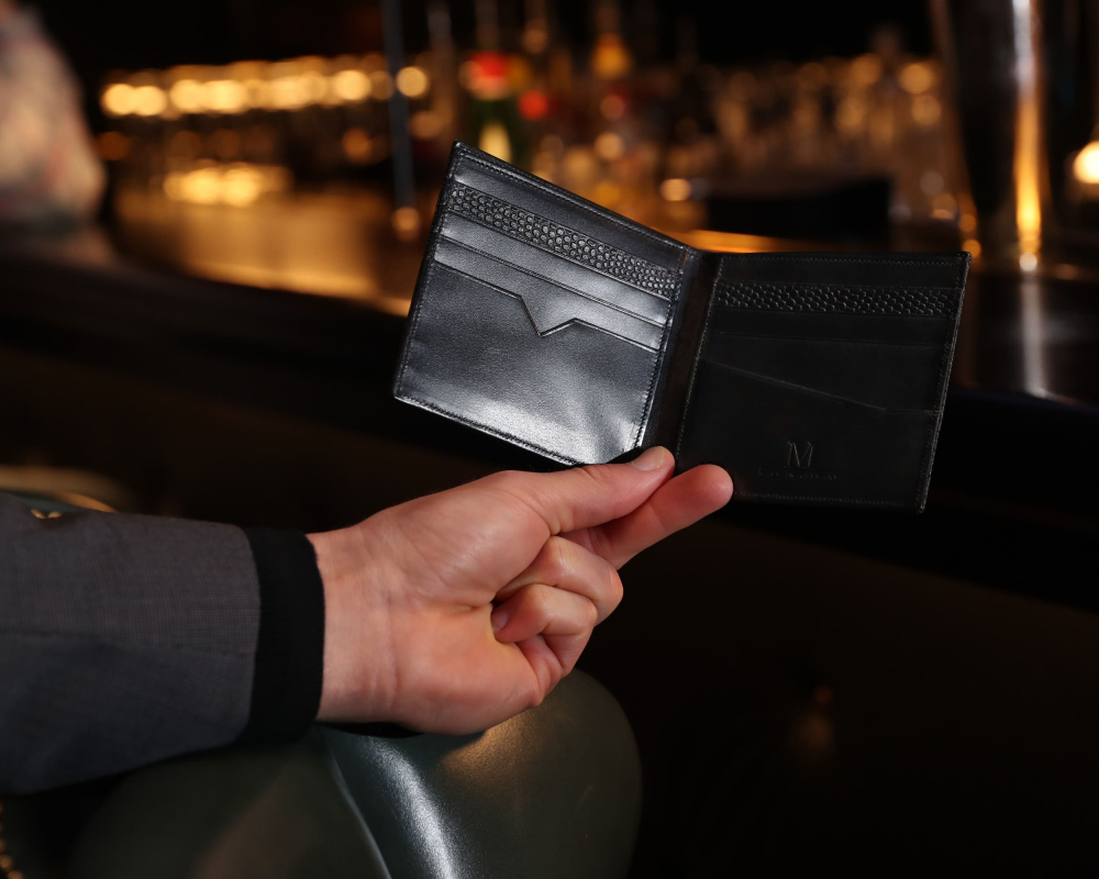 Portemonnaie aus Kalbsleder geprägt 10 cc -ARES-