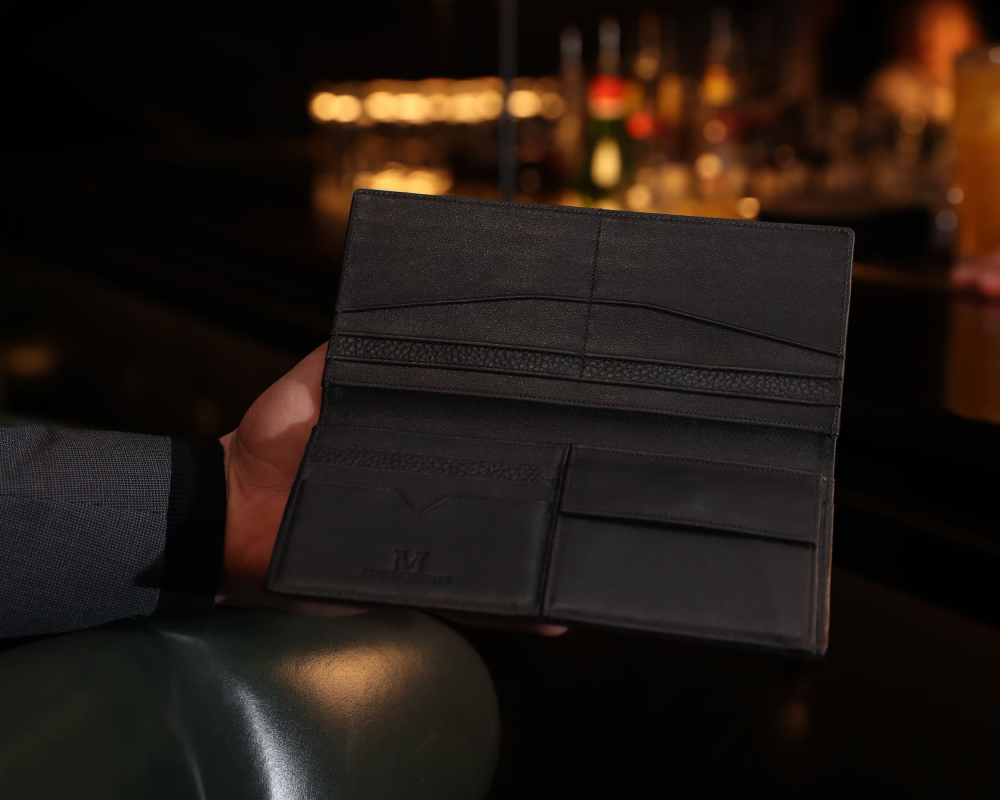Brieftasche mit Münzfach aus schwarz genarbtem Kalbsleder 9cc -HADES-