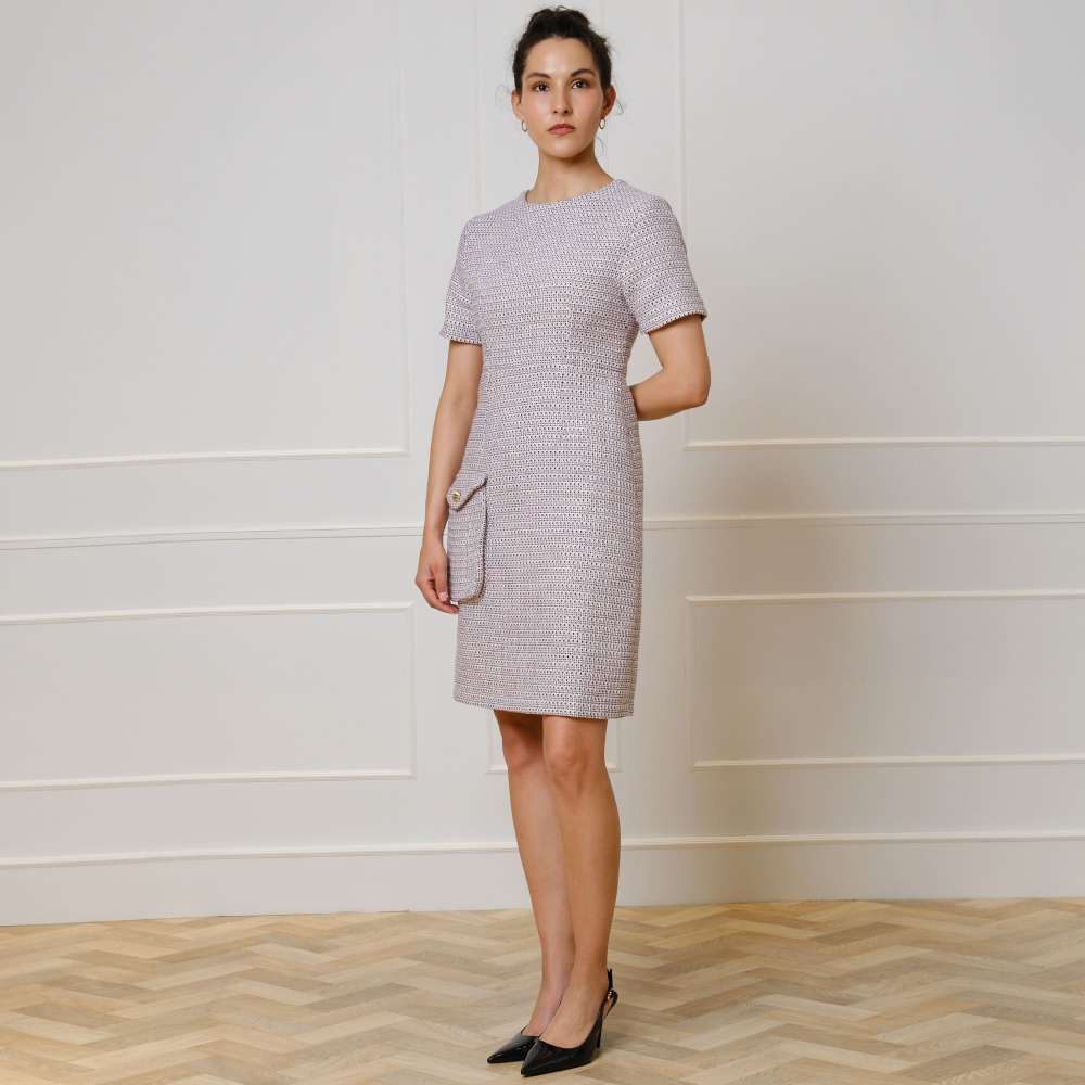 Tweed-Kleid in Rosa-Mix mit eleganter Tasche