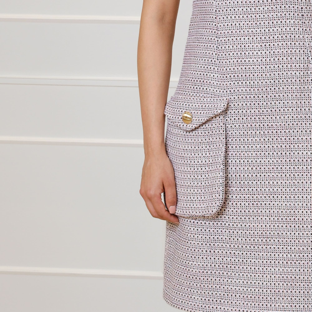 Tweed-Kleid in Rosa-Mix mit eleganter Tasche