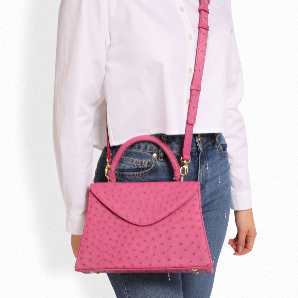 Henkeltasche mit Umhängegurt aus Straußenleder magenta