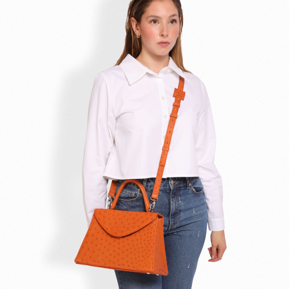 Henkeltasche mit Umhängegurt aus Straußenleder cognac