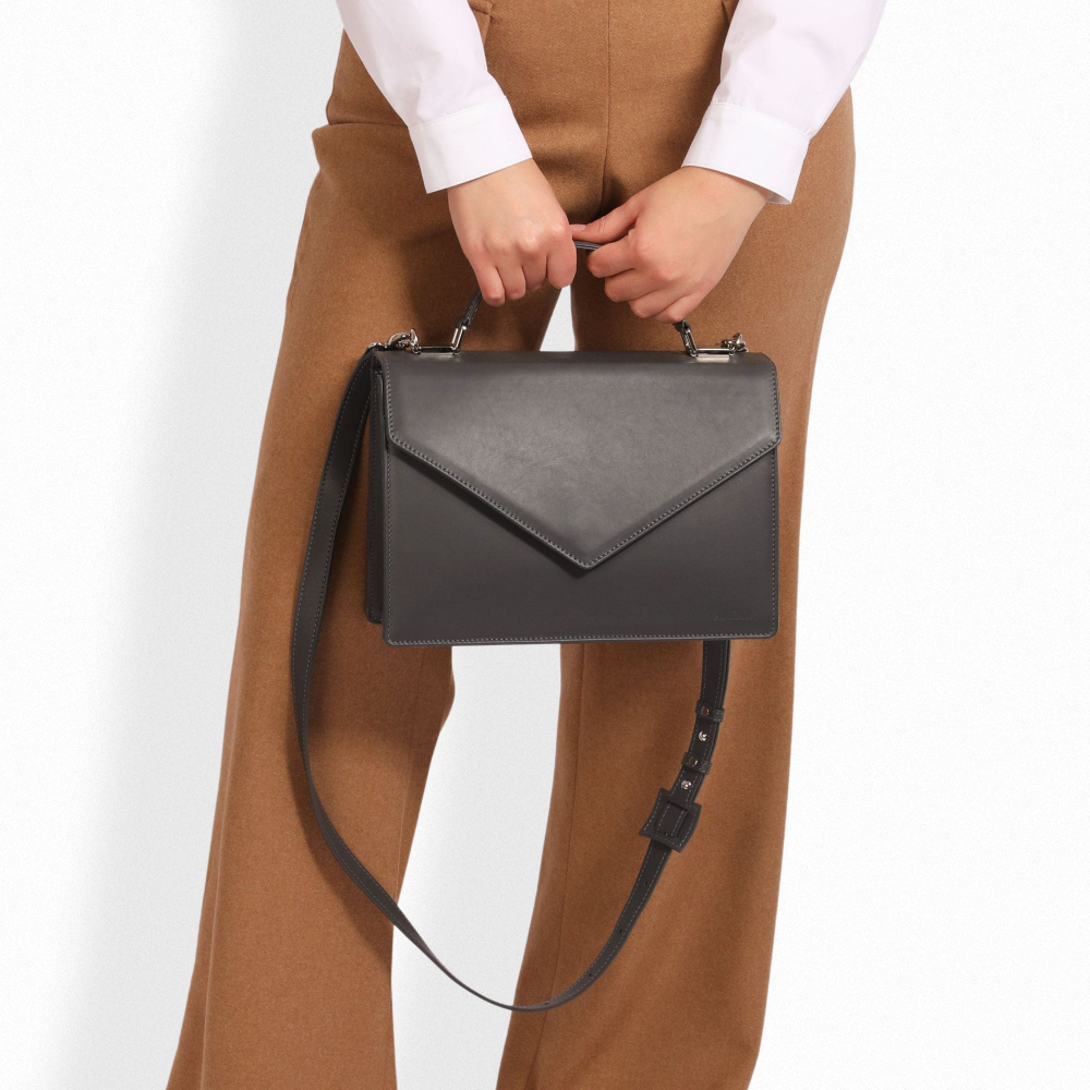 Henkeltasche mit Umhängegurt aus Glattleder grau