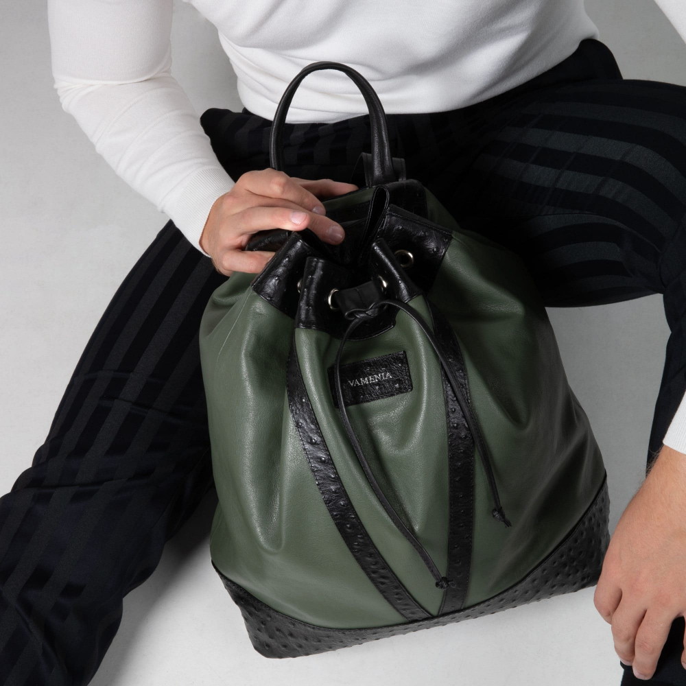 Rucksack aus Leder mit Kordelzug und Prägung -LAVERNA-